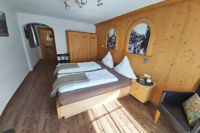 doppelzimmer-lunewischblick-messnerhof_virgen