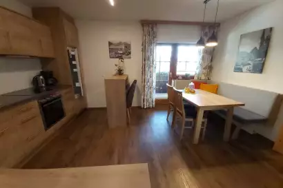 ferienwohnung_blick_ruin_rabenstein_kueche_wohnraum