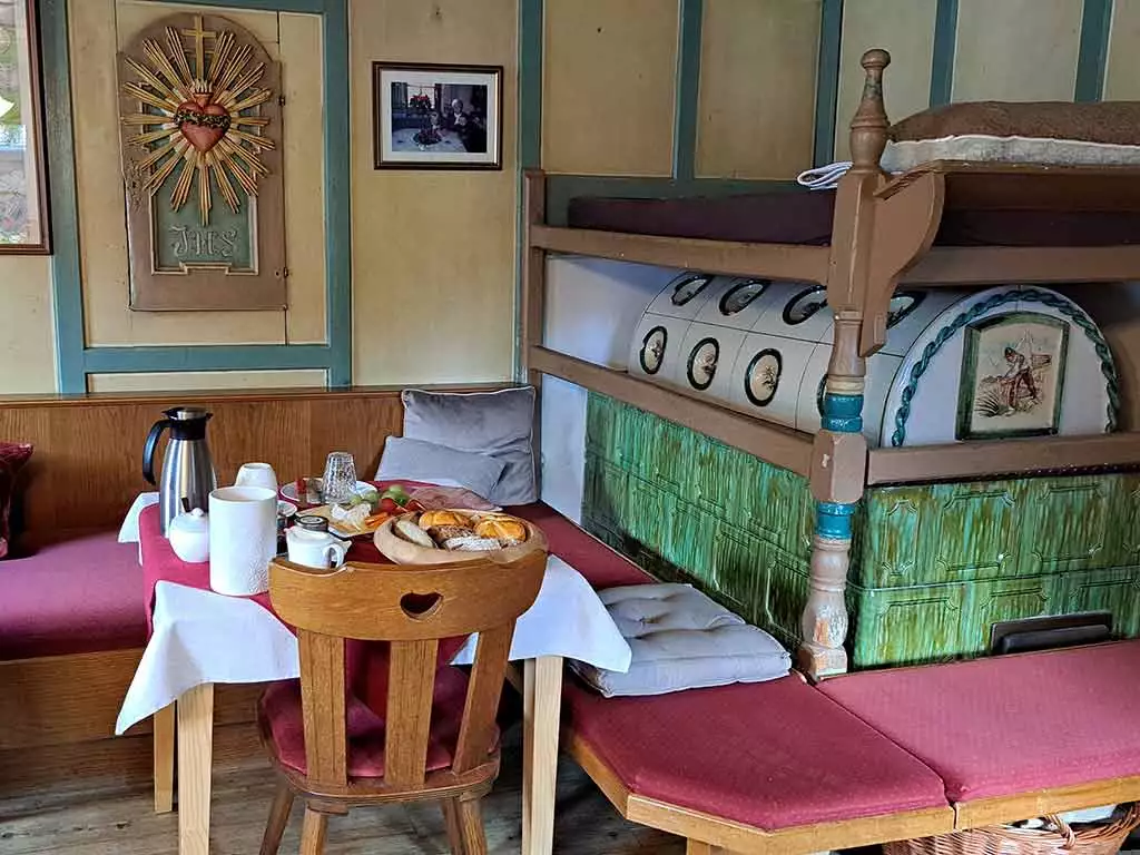 heimelige Bauerntube mit regionalem Frühstück am Messnerhof